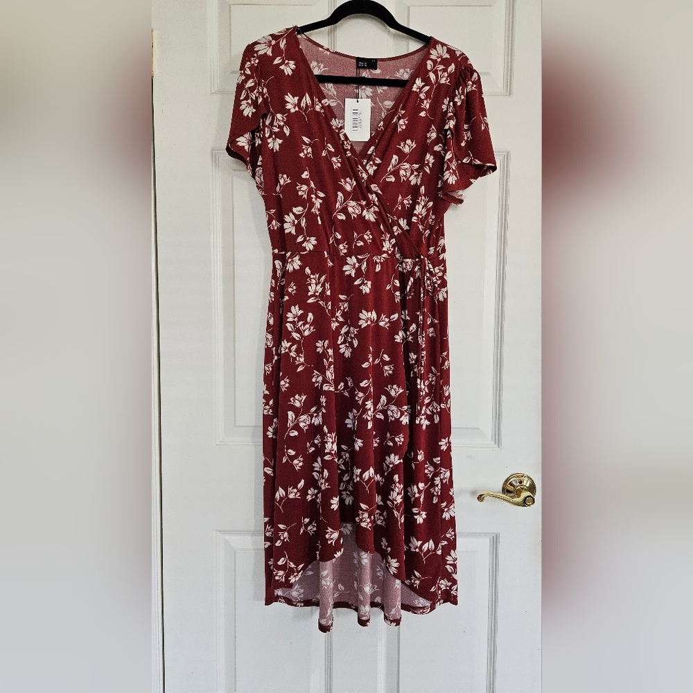 BNWT Floral Faux Wrap Midi Dress